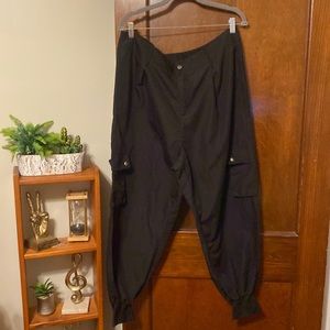 Super lightweight black cargo pants 😍😍90s baggy look